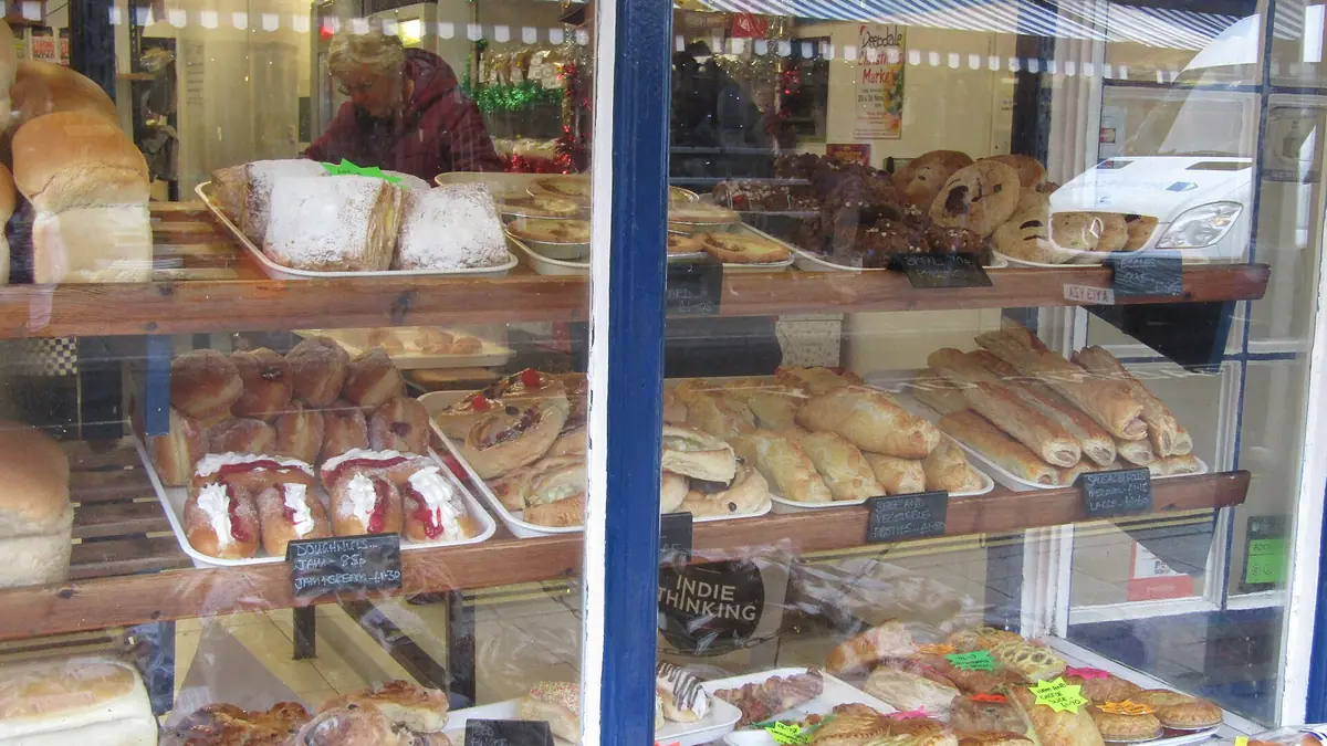 Greggs The Bakers Thornliebank – bakery in Thornliebank town centre